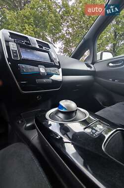 Хэтчбек Nissan Leaf 2017 в 