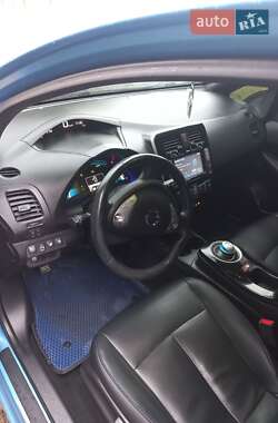 Хетчбек Nissan Leaf 2013 в 
