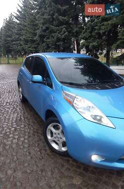 Хетчбек Nissan Leaf 2013 в 