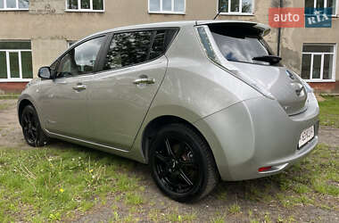 Хэтчбек Nissan Leaf 2013 в 
