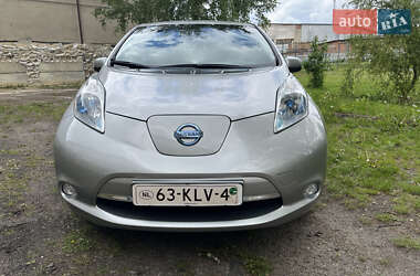 Хэтчбек Nissan Leaf 2013 в 