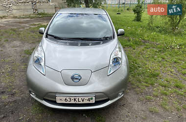 Хэтчбек Nissan Leaf 2013 в 