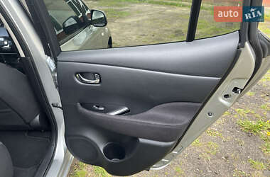 Хэтчбек Nissan Leaf 2013 в 