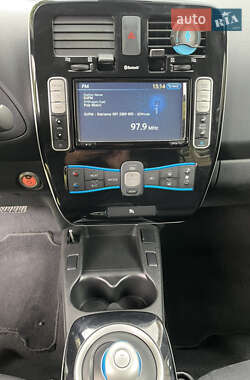 Хэтчбек Nissan Leaf 2013 в 