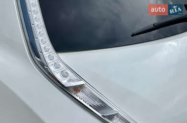 Хетчбек Nissan Leaf 2015 в 