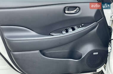 Хетчбек Nissan Leaf 2015 в 