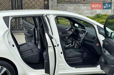 Хетчбек Nissan Leaf 2015 в 