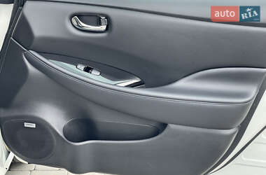 Хетчбек Nissan Leaf 2015 в 