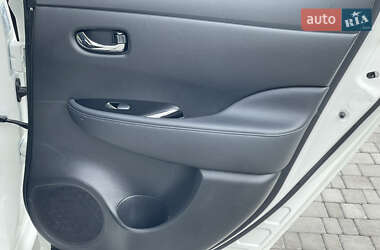 Хетчбек Nissan Leaf 2015 в 