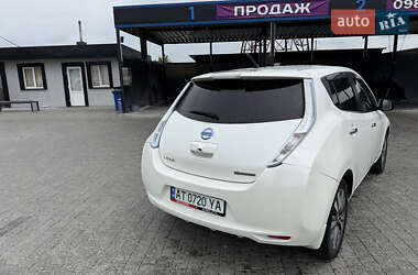 Хэтчбек Nissan Leaf 2013 в 