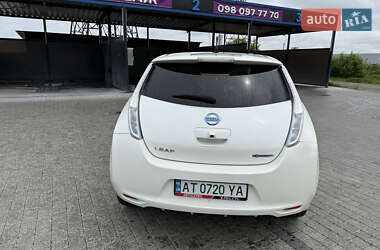 Хэтчбек Nissan Leaf 2013 в 