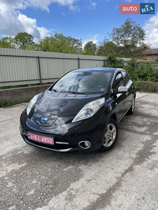 Хэтчбек Nissan Leaf 2013 в 