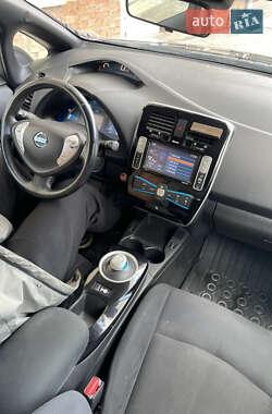 Хэтчбек Nissan Leaf 2013 в 