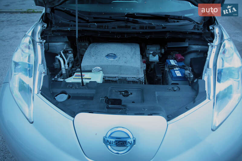 Хэтчбек Nissan Leaf 2013 в Львове
