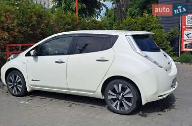 Хэтчбек Nissan Leaf 2016 в 
