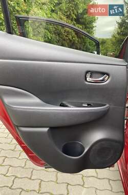 Хэтчбек Nissan Leaf 2013 в 