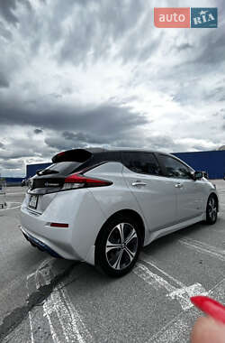 Хэтчбек Nissan Leaf 2018 в 