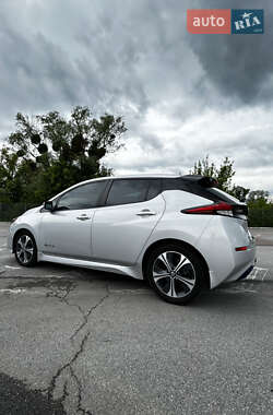 Хэтчбек Nissan Leaf 2018 в 