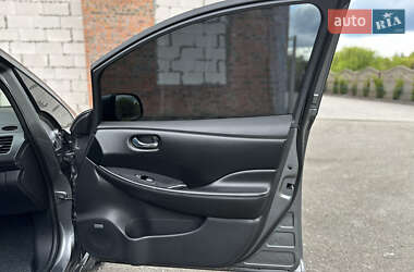 Хэтчбек Nissan Leaf 2015 в 