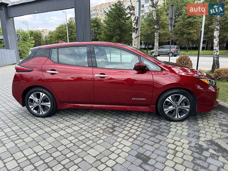 Хэтчбек Nissan Leaf 2018 в Киеве