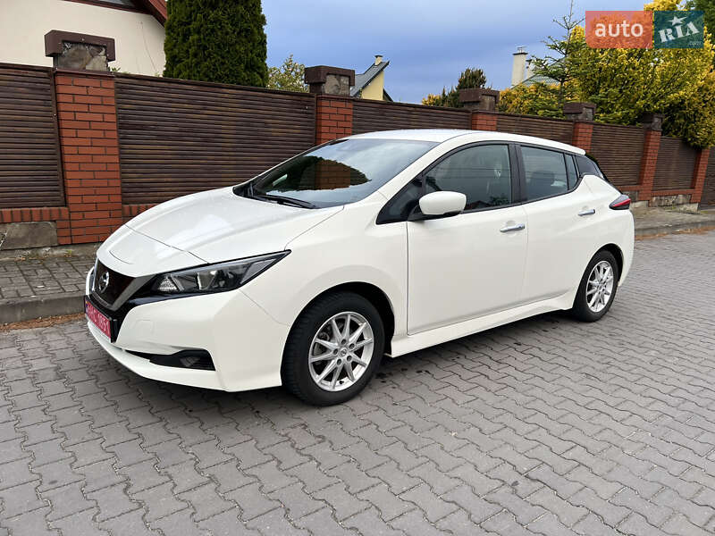 Хэтчбек Nissan Leaf 2021 в 