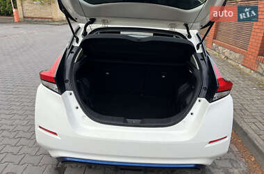 Хэтчбек Nissan Leaf 2021 в 