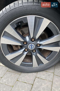 Хэтчбек Nissan Leaf 2014 в 