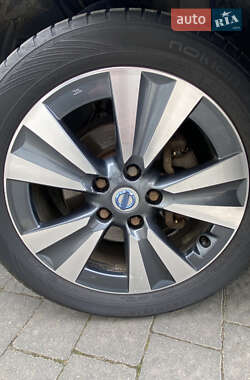 Хэтчбек Nissan Leaf 2014 в 