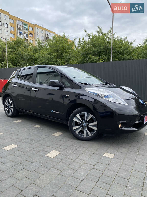 Хэтчбек Nissan Leaf 2014 в 