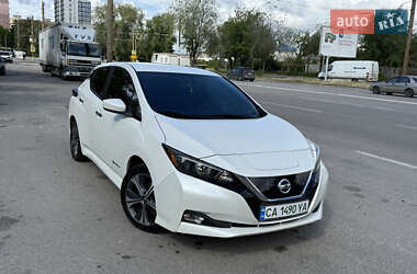 Хэтчбек Nissan Leaf 2018 в 