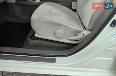 Хетчбек Nissan Leaf 2013 в 
