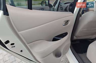 Хетчбек Nissan Leaf 2013 в 
