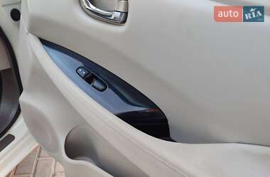 Хетчбек Nissan Leaf 2013 в 