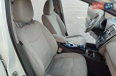 Хетчбек Nissan Leaf 2013 в 