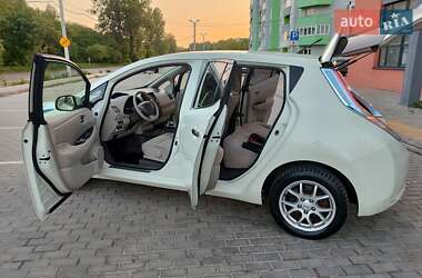 Хетчбек Nissan Leaf 2013 в 