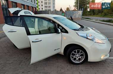 Хетчбек Nissan Leaf 2013 в 