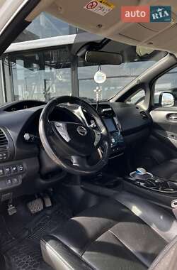 Хэтчбек Nissan Leaf 2015 в 