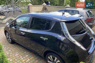 Хэтчбек Nissan Leaf 2016 в 