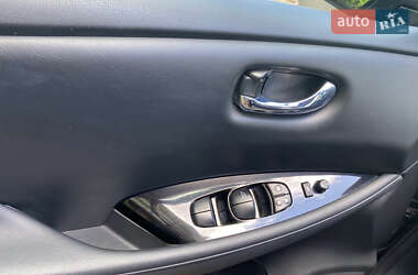 Хэтчбек Nissan Leaf 2016 в 