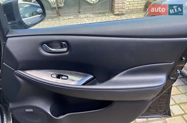 Хэтчбек Nissan Leaf 2016 в 