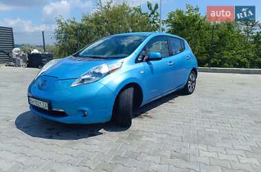 Хэтчбек Nissan Leaf 2011 в 