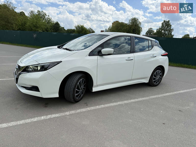 Хэтчбек Nissan Leaf 2021 в 