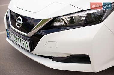 Хэтчбек Nissan Leaf 2021 в 