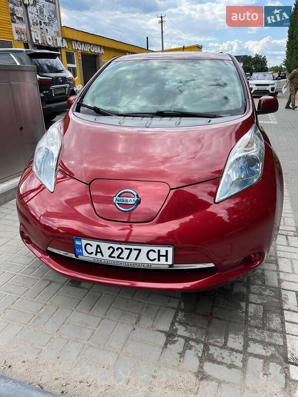 Хетчбек Nissan Leaf 2014 в 
