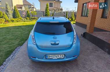 Хэтчбек Nissan Leaf 2015 в 