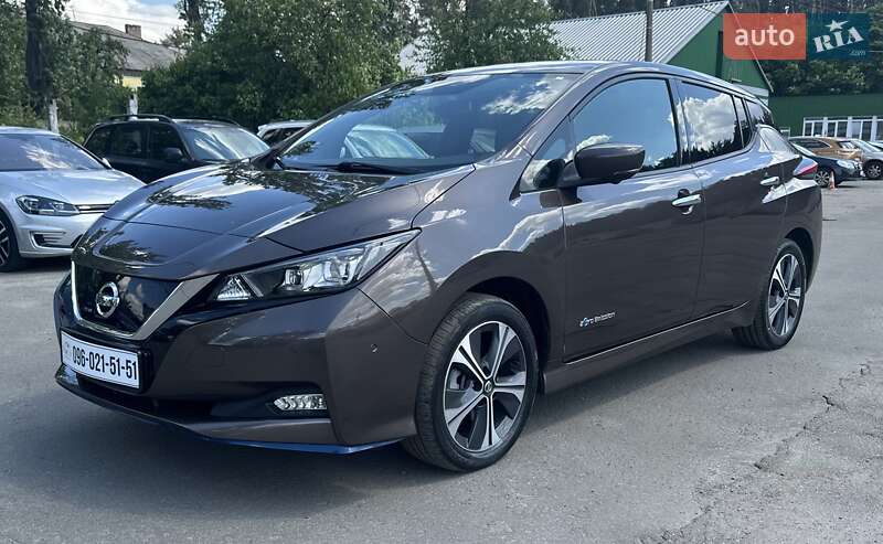 Хэтчбек Nissan Leaf 2019 в 