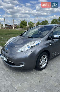 Хэтчбек Nissan Leaf 2013 в Вирах