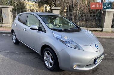 Хэтчбек Nissan Leaf 2011 в Умани