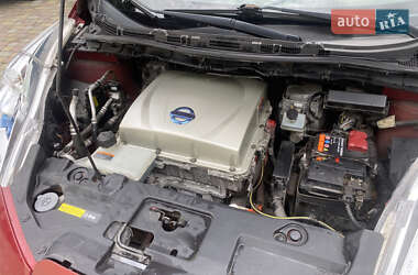 Хэтчбек Nissan Leaf 2014 в 