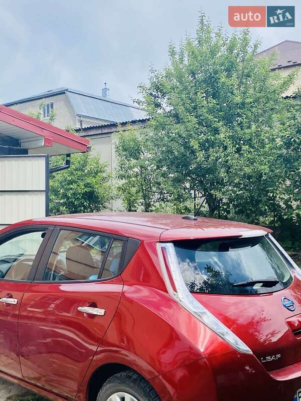 Хетчбек Nissan Leaf 2015 в Рогатині
